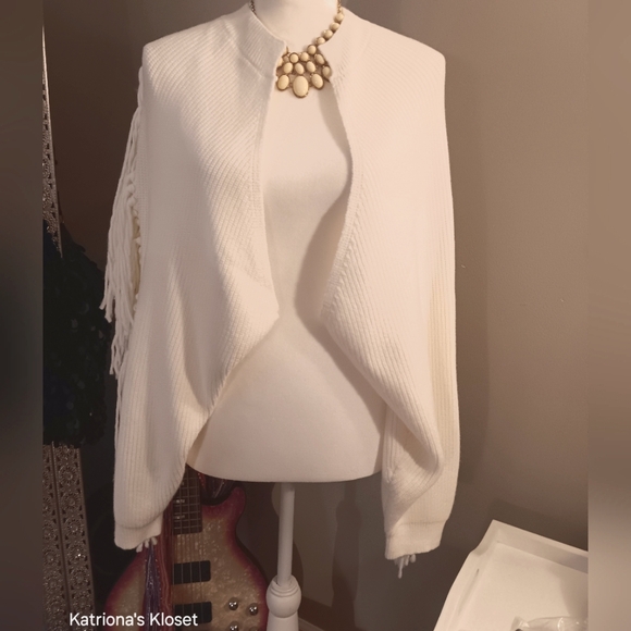 Good People Design Fringed Sweater - Picture 3 of 8